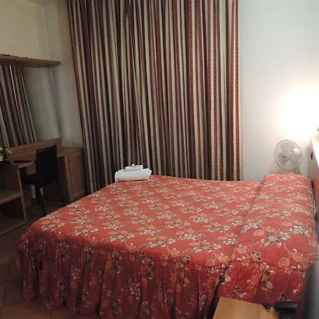 肖邦酒店 酒店 *